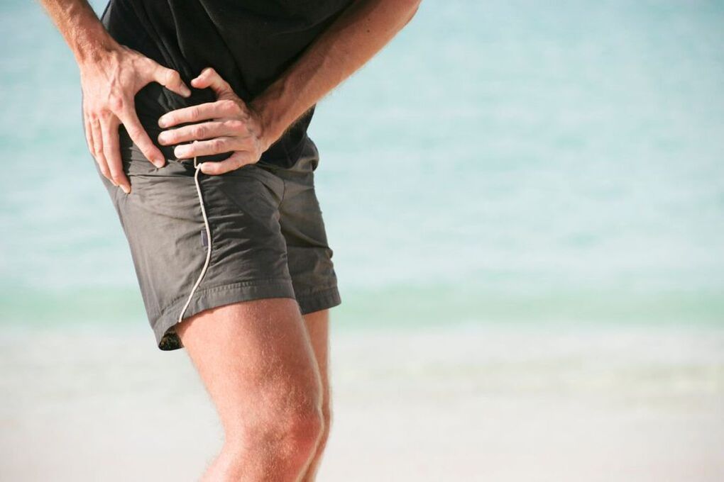 douleur lors de la marche dans la région de la hanche, un symptôme d'arthrose de l'articulation de la hanche