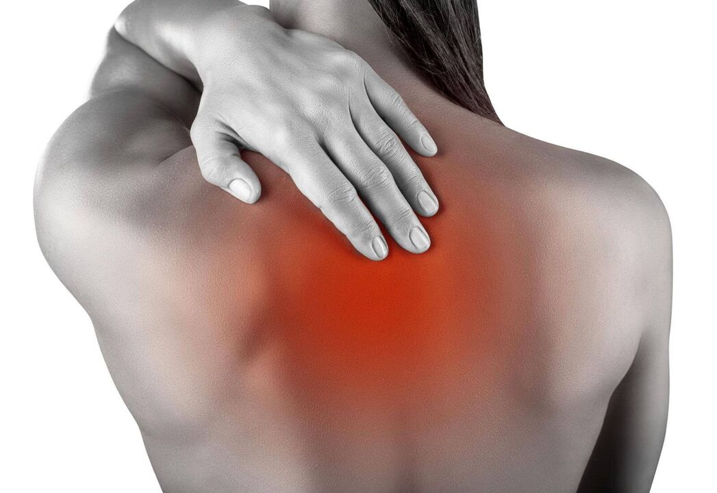 Maux de dos au niveau de l'omoplate causés par une maladie ou une blessure. 